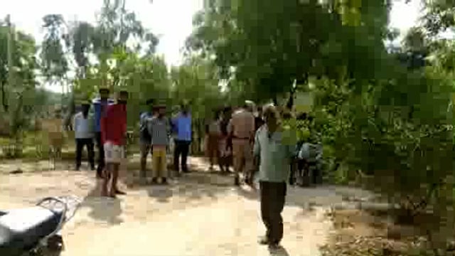 सलोन थाना क्षेत्र के एक गांव की रहने वाली विवाहिता का घर के अंदर लटकता हुआ शव बरामद।