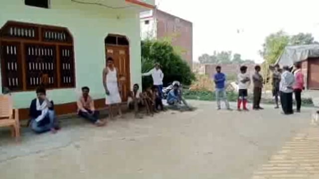 रायबरेली महाराजगंज थाना क्षेत्र के हैदर गढ़ रोड पर मॉर्निंग वॉक करने गई दो महिलाओं को ट्रक ने कुचला हुई मौत।