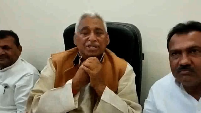 BJPउप चुनाव में अपनी हार से घबराकर सपा के कार्यकर्ताओं को थाने में बैठा रही है इटवा में पूर्व विधानसभा अध्यक्ष माता प्रस