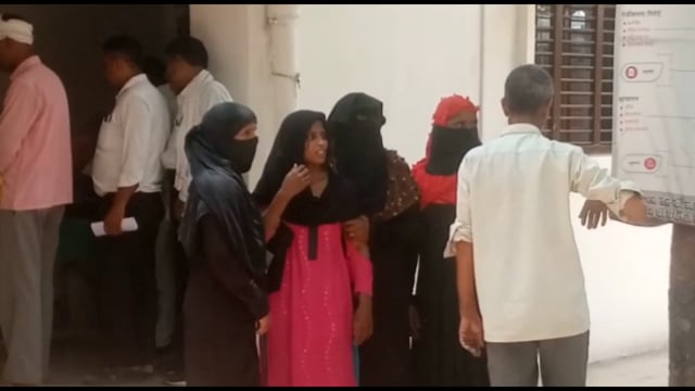 चांदपुर गांव में विवाहिता को ननद व जेठानी ने पीटा पति से तीन तलाक दिलाने की दी धमकी शिकायत पुलिस से