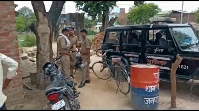 कमलापुर के बबुरीखेड़ा के पास कोटेपर राशन लेकर जा रही महिला से बदमाश ने लुटे टॉप्स व सोने की माला पुलिस ने बदमाश को पकडा