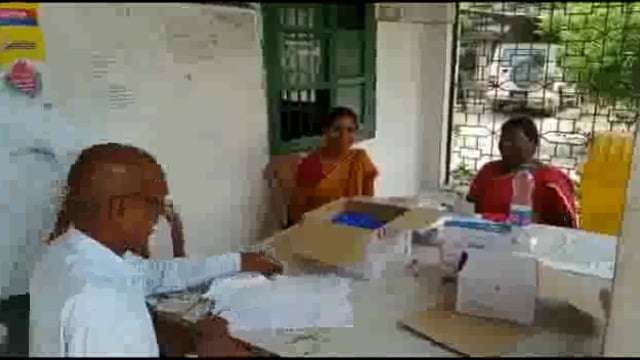 फलका सामुदायिक स्वास्थ्य केंद्र में विशेष शिविर का आयोजन कर दो सौ लोगों का एंटीजन किट से किया गया कोरोना का जांच