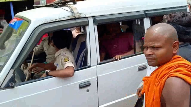 मुख्य बाजार हसनगंज में पिस्टल के साथ युवकों की हुई आपस में झड़प, पुलिस पहुंच पिस्टल किया बरामद