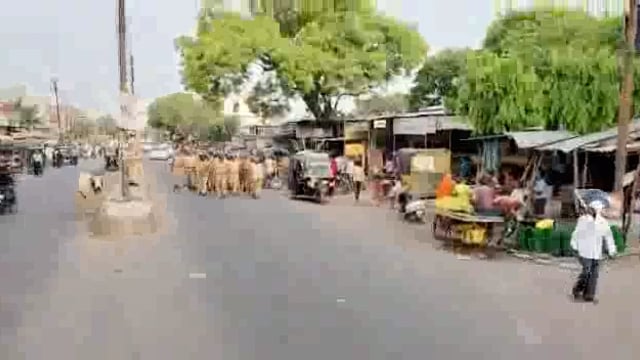 लखीमपुर खीरी (यूपी) अग्निपथ वीर योजना के प्रति विरोध प्रदर्शन ना होने की स्थिति को देखते हुए पसगवां पुलिस का फ्लैग मार्च