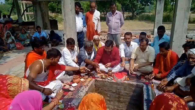 अमेठी सांसद केन्द्रीय मंत्री स्मृति ईरानी के कोरोना पॉजिटिव होने पर उनके स्वस्थ्य होने के लिए लघु मृत्युंजय जप का आयोजन 