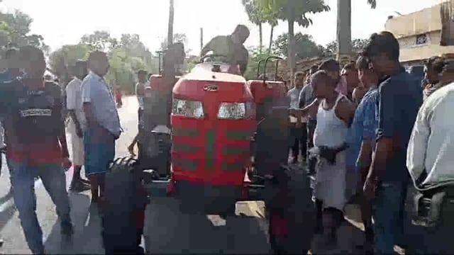 इंग्लिश गांव के समीप ट्रैक्टर और बाइक की टक्कर में अस्पताल लाने के क्रम में बाइक चालक की हुई मृत्यु