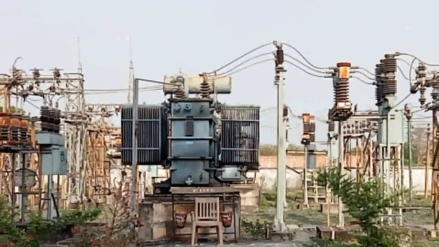 थरथरी के नारायणपुर पंचायत के केनुआ गॉव में बिजली विभाग ने मारा छापा सैकड़ों घरों की बिजली हुई बंद

