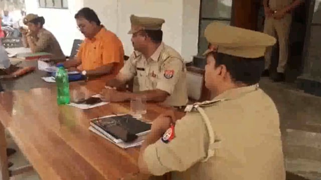 गदागंज थाने में हुआ संपूर्ण समाधान दिवस का आयोजन उप जिला अधिकारी आशीष कुमार मिश्रा की अध्यक्षता में हुआ संपूर्ण समाधान 