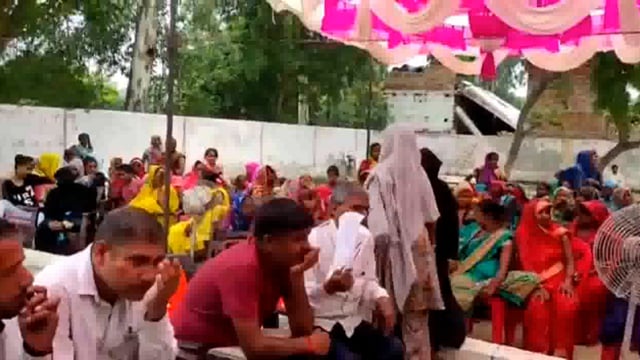 सीतापुर की तहसील महमूदाबाद क्षेत्र के बाबूपुर में जन चौपाल कर ग्रामीणों की सुनी गई समस्याएं।