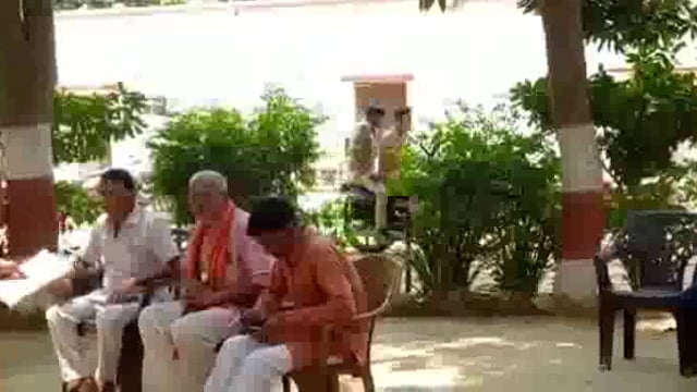 लहरपुर कोतवाली परिसर में आज कोतवाली प्रभारी राजीव सिंह की अध्यक्षता में संपूर्ण थाना दिवस हुआ संपन्न