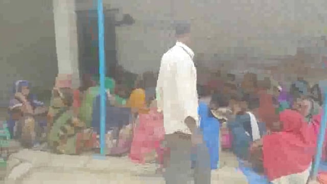 निंदूरा गांव में पेड़ की टहनी काटते वक्त 33000 विद्युत लाइन की चपेट में आने से 18 वर्षीय युवक की हुई दर्दनाक मौत