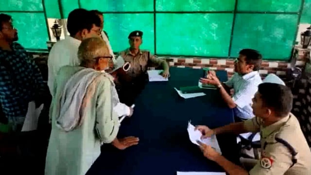 हमीरपुर : डीएम एसपी ने थाना दिवस में सुनी फरियादियों की समस्याएं