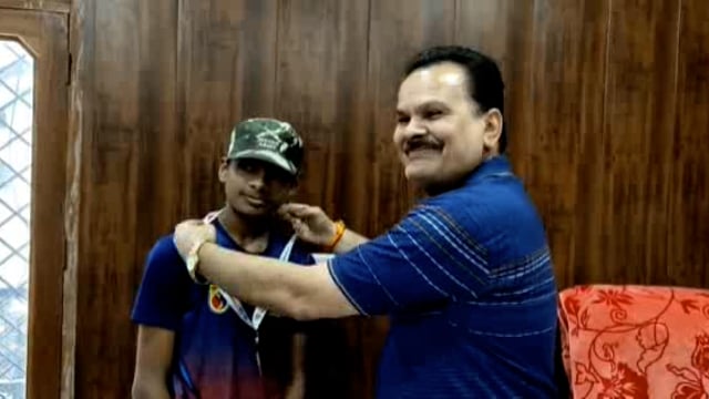 सीता ग्रुप ऑफ एजुकेशन के विद्यार्थी यश श्रीवास्तव के कालेज पहुंचने पर स्मृतिचिन्ह देकर सम्मानित किया गया। 