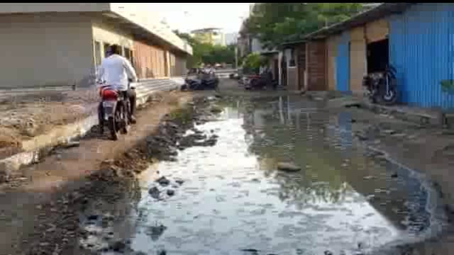 शहरात विविध ठिकाणी साचले घाण पाणी नागरिकांचे आरोग्य धोक्यात