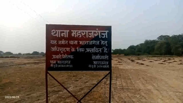 पुलिस अधीक्षक की पहल पर डंपिंग यार्ड की चिन्हित भूमि पर नगर व महराजगंज कोतवाली के मुकदमाती वह सीज वाहन खड़े किए गए।