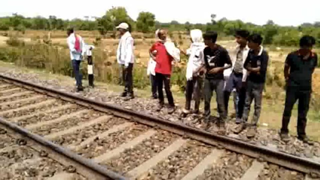 बुजुर्ग दंपत्ति की रेल से कटकर हुई मौत