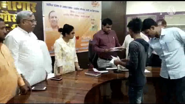 उप जिलाधिकारी प्रिया सिंह की अध्यक्षता में आज सिरौलीगौसपुर में ग्रामीणों के घारौनी वितरण  कार्यक्रम का हुआ आयोजन 