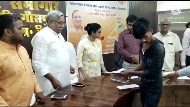 उप जिलाधिकारी प्रिया सिंह की अध्यक्षता में आज सिरौलीगौसपुर में ग्रामीणों के घारौनी वितरण  कार्यक्रम का हुआ आयोजन 