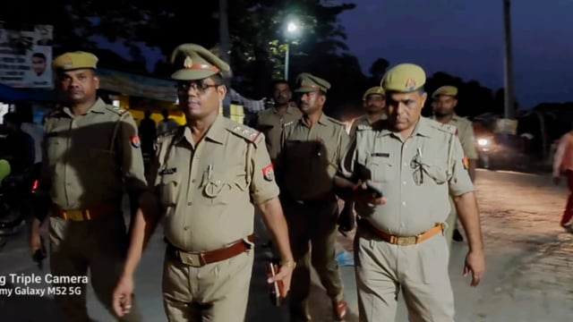 अग्नीपथ को लेकर त्रिलोकपुर पुलिस द्वारा कस्बा सोहना बभनी में किया गया पैदल गस्त ।