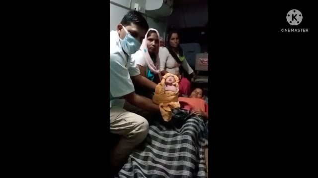 जनपद बहराइच महसी एंबुलेंस में  पीड़ा बढ़ने के कारण कराया गया प्रसव  जच्चा बच्चा  दोनों सुरक्षित है