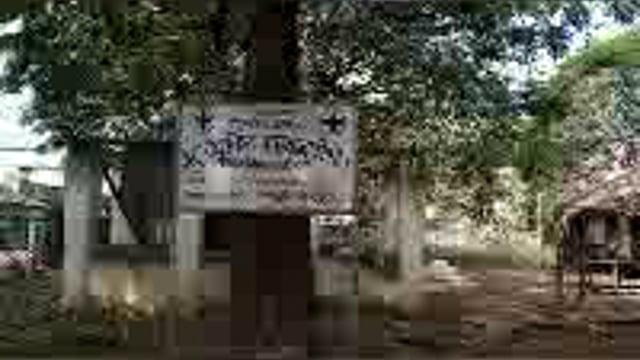 सिंदेवाही येथील पशुवैद्यकीय दवाखान्याची इमारत पडण्याच्या मार्गावर. 