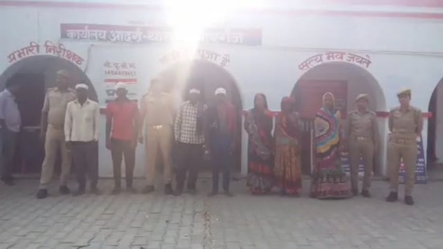 नवाबगंज थाना क्षेत्र के विभिन्न गांव से 11 नफर के अभियुक्त हुए गिरफ्तार