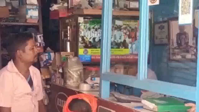 संभल:चंदौसी में लोगोंने उत्साह के साथ टीवी पर देखा पीएम का कार्यक्रम मन की बात।