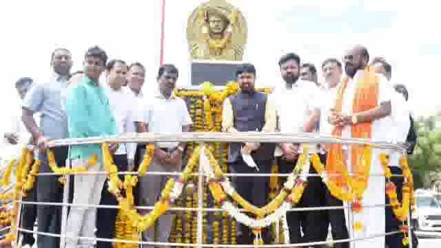 राज्यमंत्री संजय बनसोडे यांच्या उपस्थितीत छत्रपती शाहू महाराज यांची जयंती साजरी