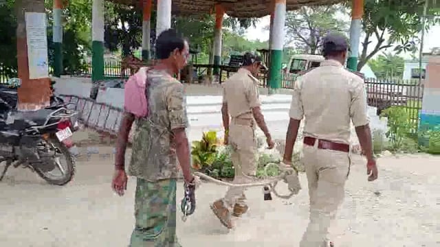 पति से तंग आकर पत्नी ने शराबी पति को कानून की हथकड़ी लगाकर भेजवाया जेल,मुजफ्फर टोला गांव से शराबी पति को करवाया गिरफ्तार