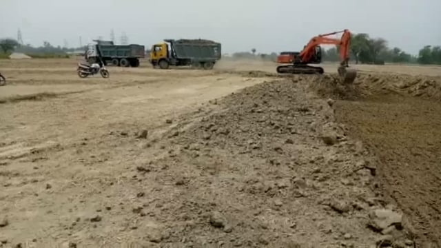 ओदार चौकी अंतर्गत बीते 3 दिनों से पुकलैंड मशीन और आधा दर्जन डंपर से चल रहा अवैध खनन,खनन माफियाओं के हौसले बुलंद