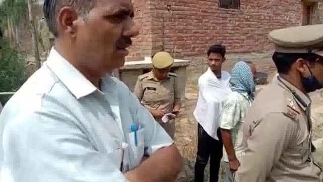 गरीब झोपड़ी  गिराकर  दूसरे को कब्जा देने का आरोप