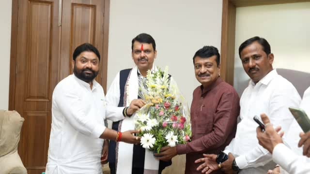 माजी आमदार सुधाकर भालेराव यांनी घेतली माजी मुख्यमंत्री देवेंद्र फडणवीस यांची भेट