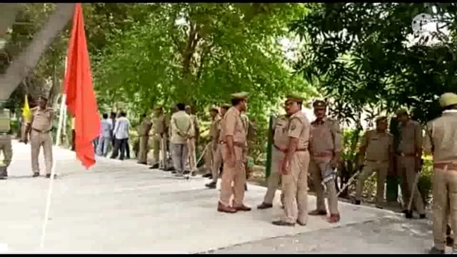 बाराबंकी पहुंची महामहिम राज्यपाल आनंदीबेन पटेल स्कूलों में इस स्मार्ट क्लास के लिए बांटे उपकरण 