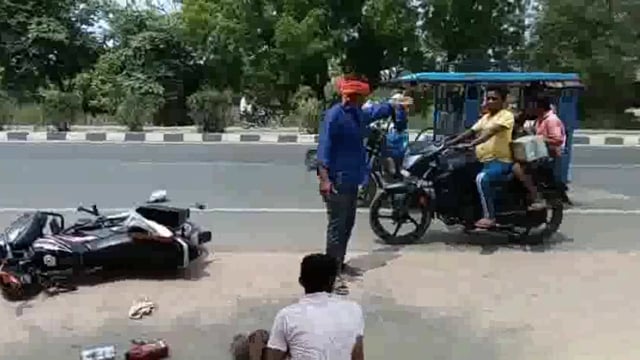 जमैयतपुर के पास ई रिक्शा में जाकर टकरा गया शराब के नशे में धुत बाइक सवार, घायल