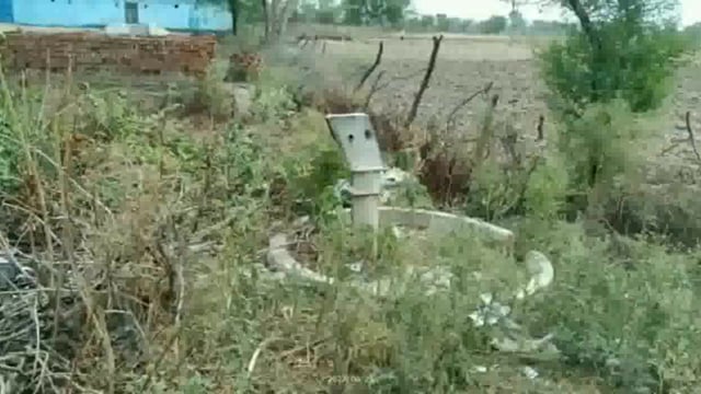 बूंद बूंद पानी को तरस रहे ग्रामीण,ग्रामीणों ने सचिव पर लगाया अनियमितता बरतने का आरोप