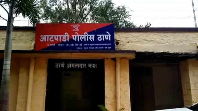 आटपाडी मध्ये अवैध वाळू उपसा करणाऱ्या तीन वाहनांवर कारवाई तीन जणांच्या विरोधात गुन्हा दाखल


