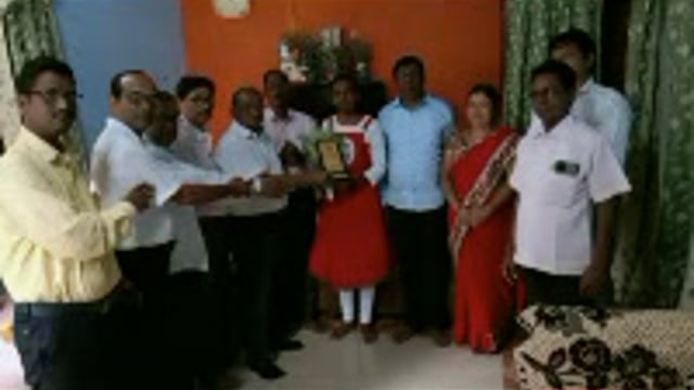 इयत्ता दहावी मध्ये चंद्रपूर जिल्ह्यातून प्रथम आलेली खुशी पडोळे हिचा सत्कार. 