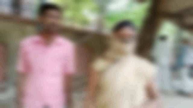 गिरवा थाना क्षेत्र में छेड़खानी के आरोपी महिला के पति को दे रहे हैं जान से मारने की धमकी एसपी से करी शिकायत