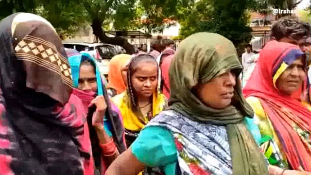 हमीरपुर : दबंग से परेशान प्रधान व ग्रामीणों ने जिलाधिकारी को सौंपा ज्ञापन