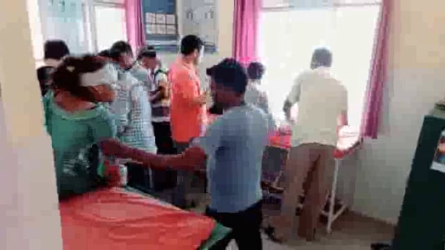 तहसील मोठ के पूॅछ थाना क्षेत्र के नेशनल हाईवे 27 के ढेरी के पास का हादसाअसंतुलित होकर पिकअप के पलटने से दो दर्जन घायल 