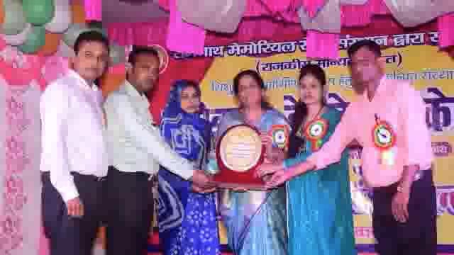 लखीमपुर खीरी: गोला गोकरननाथ में मेधावी छात्र अलंकरण समारोह संपन्न