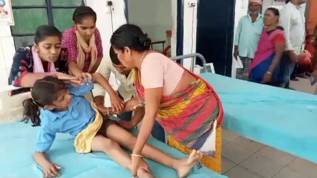 बादशाहगंज में घर से स्कूल जा रही 8 वर्षीय छात्रा को एक कार ने मारी टक्कर प्राथमिक उपचार के बाद भागलपुर रेफर