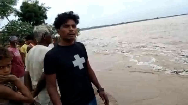 SHRAVASTI:-जमुनहा में बीती रात से हो रही बारिश से राप्ती नदी में उफान कई में बाढ़ का खतरा