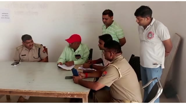 लालगंज तहसील के हलिया थाना थाने में 27 मोटरसाइकिल की नीलामी की गई एक कबाड़ी ने 158000 में सभी गाड़ियां खरीदी