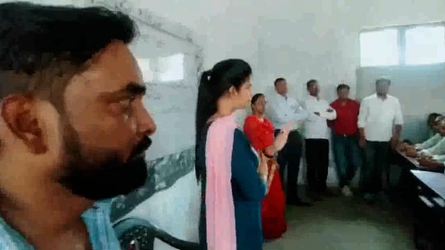 शांति मनोहर इंटर कॉलेज के सभागार में अधिशासी अधिकारी आरती श्रीवास्तव की अध्यक्षता में सिंगल यूज़ प्लास्टिक के एकत्रीकरण 