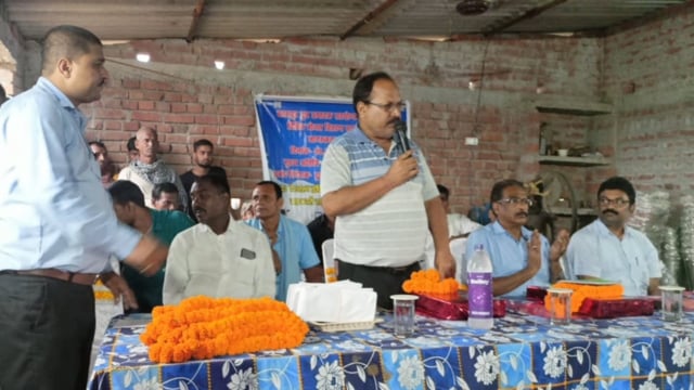 चानन  : बतसपुर दुग्ध उत्पादन सहयोग समिति के किसानों के बीच बोनस वितरण। 