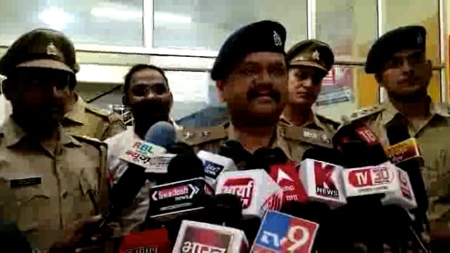 रायबरेली पुलिस व बदमाशों के बीच हुई मुठभेड़ के दौरान ₹25000 का इनामी बदमाश गिरफ्तार बदमाश के पैर में लगी गोली भर्ती कराय