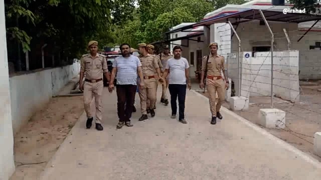 हमीरपुर : ट्रकों से अवैध वसूली करने वाले दो फर्जी विधायक गिरफ्तार