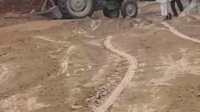 जनपद बहराइच कर रहे दबंग लोग घुर गड्ढे की जमीन पर कब्जा आखिर इनके पीछे है कौन