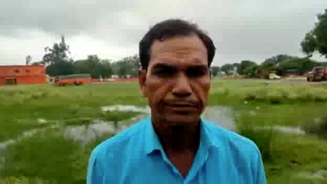 सिद्धार्थनगर जिले के डुमरियागंज मे इंस्पेक्टर पर एक व्यक्ति ने पैसे लेने का लगाया गम्भीर आरोप 